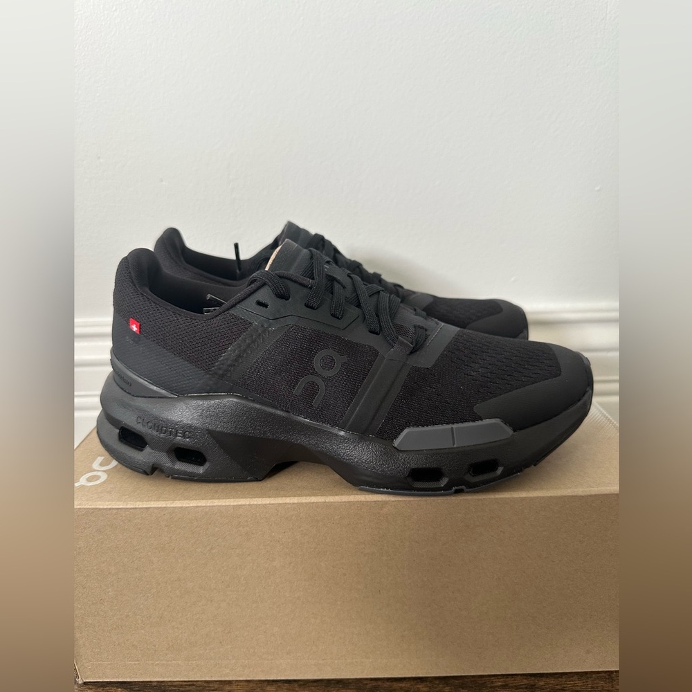 NWT - On Women’s Cloudpulse Training Shoe - size 6.5